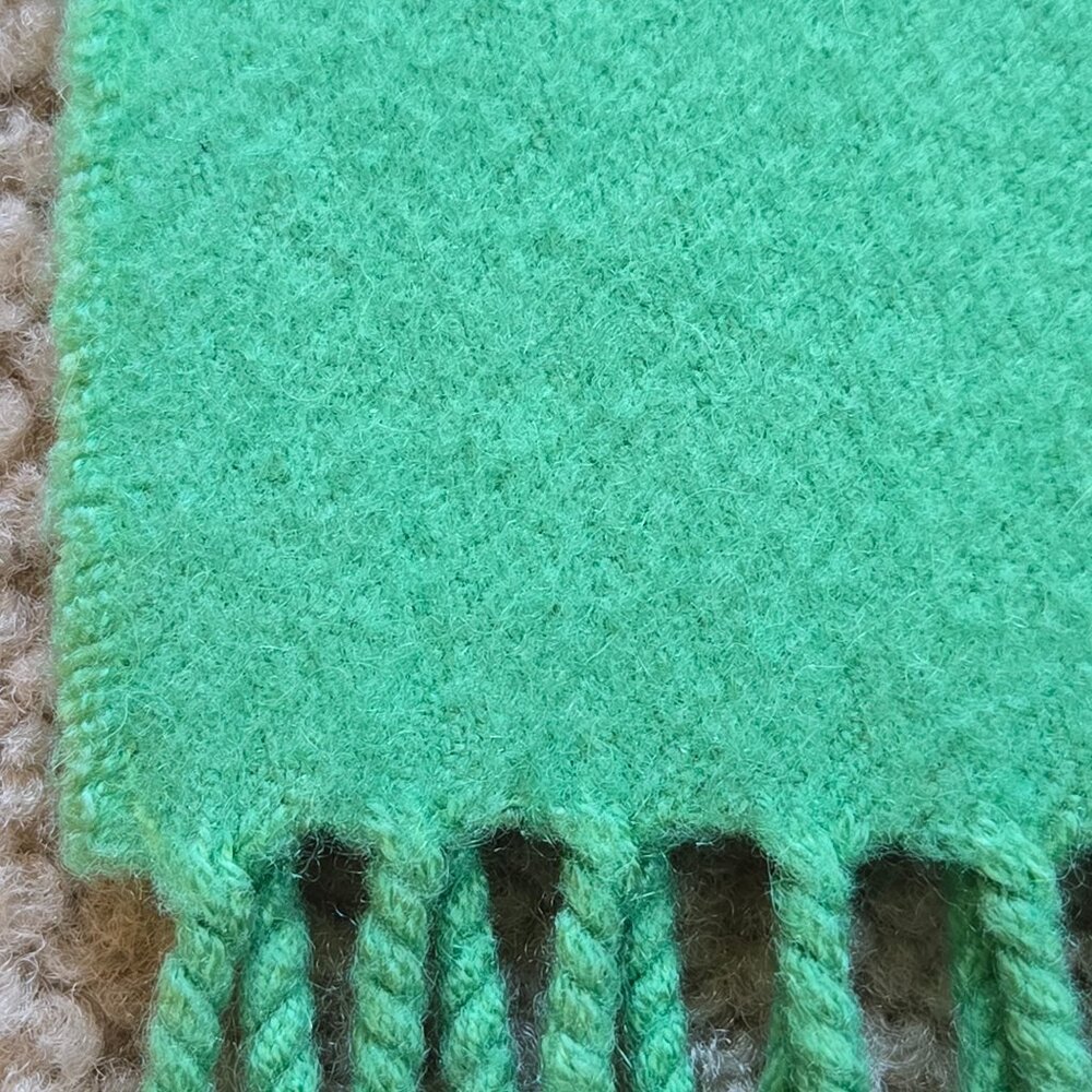 Tumi Fringed Wool Scarf Green - Picture 5 of 7